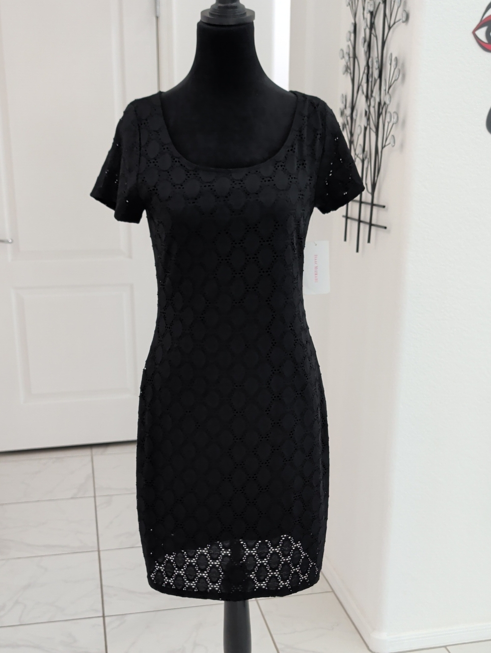 New $98 Isaac Mizrahi Black Scooped Neck Lace Overlay Above Knee Dress M Stretch